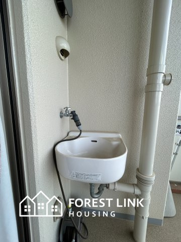 バルコニーにあるスロップシンク。
