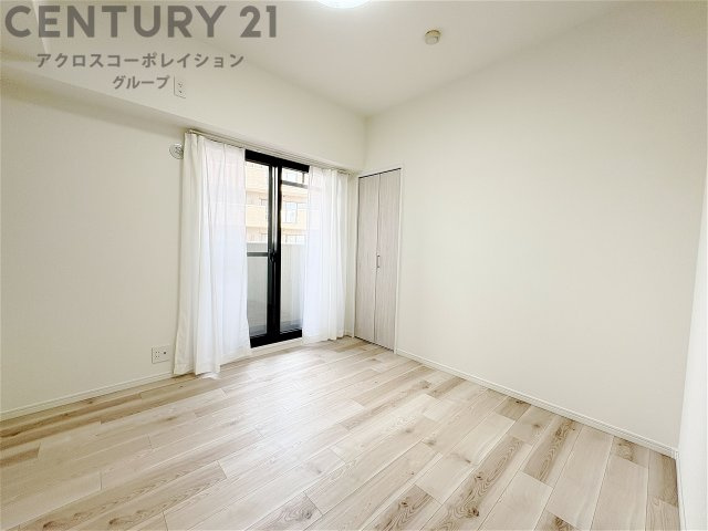 子供部屋…創造性や成長を促す遊びの空間を提供。学習や趣味に集中できる環境を整えます。個別のプライベートスペースは自己表現と自立心を育み、心地よい睡眠環境を整えリラックスできる場所を提供。
