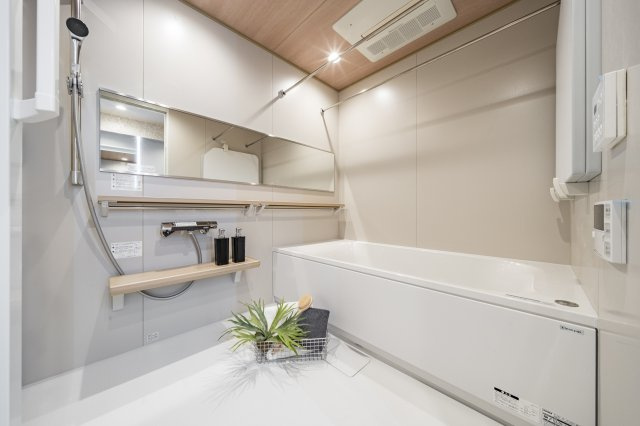 ゆったりとくつろげる1620サイズのユニットバス　※小物は含まれません