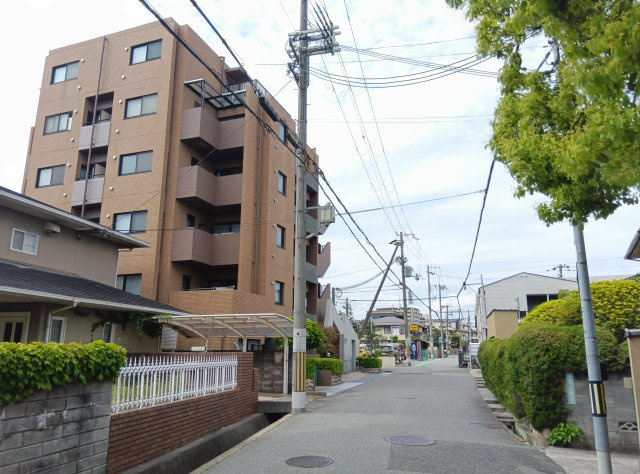 東側前面道路