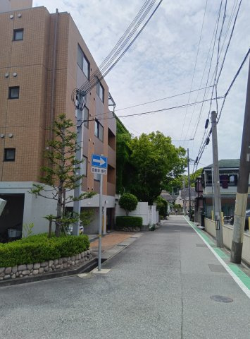 北側前面道路