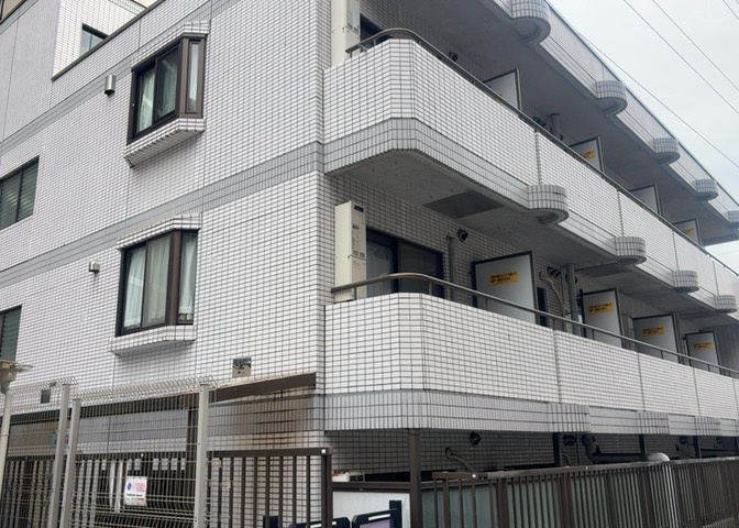 物件によっては、入居者が個人的に使用できる専用庭がついているものもあります。また、住宅の中にある土間の部分を庭と呼ぶこともあります。庭の用途は住む人によって変わり、それによってデザインもさまざまです。