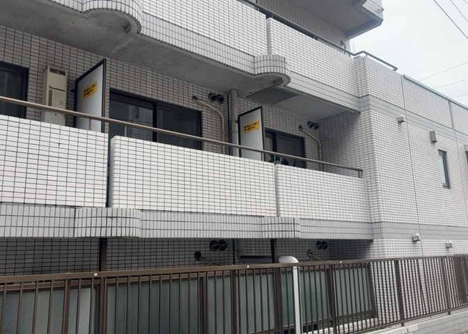 駐車場と明記されていても、最小スペースでつくられた駐車場だと大型車は駐車できなかったり、出入りしにくくなったりする可能性があります。お車のサイズと購入したい物件の駐車場のサイズを現地で確認しましょう。
