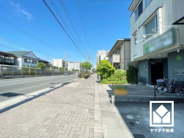 最寄りの阪神本線「西宮駅」や、JR東海道線「さくら夙川駅」まで傾斜の少ないほぼ平担な道のりで、自転車やベビーカーでの移動も楽ちんです。