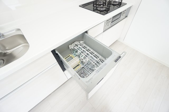 乾燥機付き食洗器♪食事後の洗い物が簡単に行え食器の乾燥機能までついている、人気の商材です♪