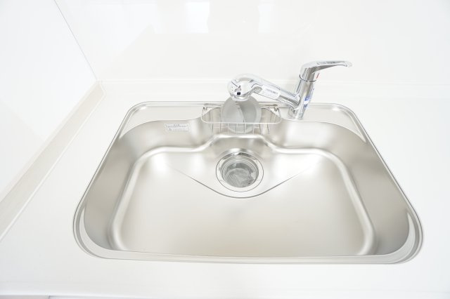 水栓一体型浄水器付き♪ボタン一つで原水と浄水が切り替えられすぐに美味しいお水を飲むことができます♪