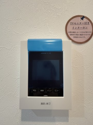 玄関に行かずに来客の確認ができ、防犯対策ができます。