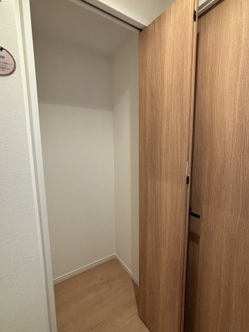廊下には収納を新設。季節物やアウトドア用品の収納に適しています。
