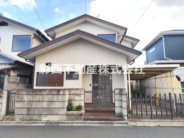 バス停も徒歩4分で入間市駅まで朝の通勤も快適♪