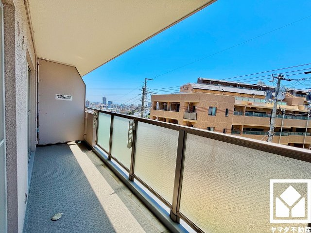 南西向きバルコニーで陽当たり、風通し良好。たっぷりの洗濯物も気持ちよく乾きます。