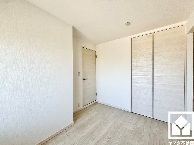 北東側洋室です。独立した居室なのでプライベートな時間をゆったり過ごせそうです。