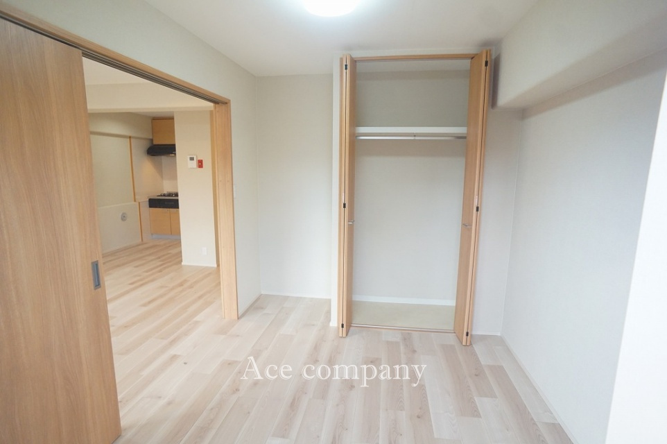 【洋室6帖】リビングと続き間のお部屋です♪クローゼット完備です♪
