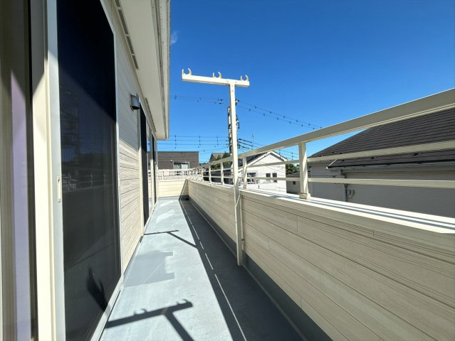南向きバルコニー、明るい空間でのびのび過ごせます♪毎日のお洗濯にも最適です。