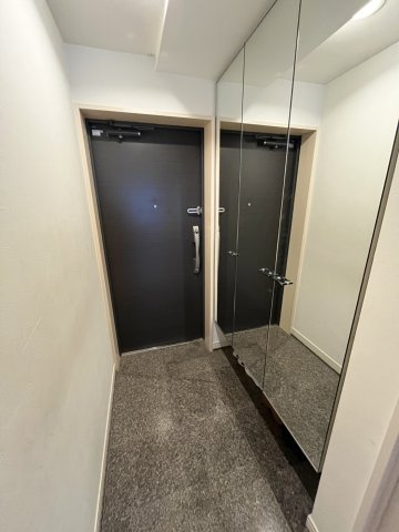 収納もある玄関です