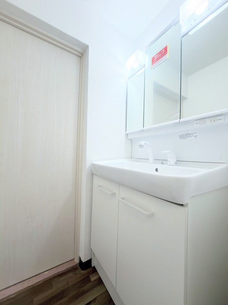 ◆毎日使う場所だから、機能的で使いやすさに配慮したパウダールーム。すっきりと使えるように収納も豊富にご用意しています。