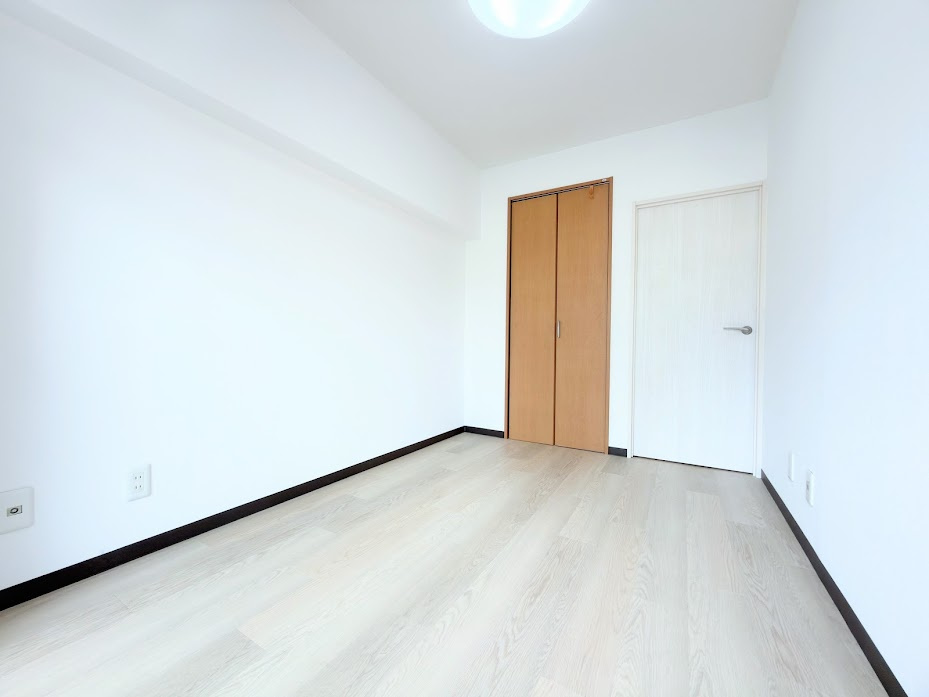 ◆気持ちの良い風が室内へ入り込む居室。家具を配置しても広々ご利用いただけます！！