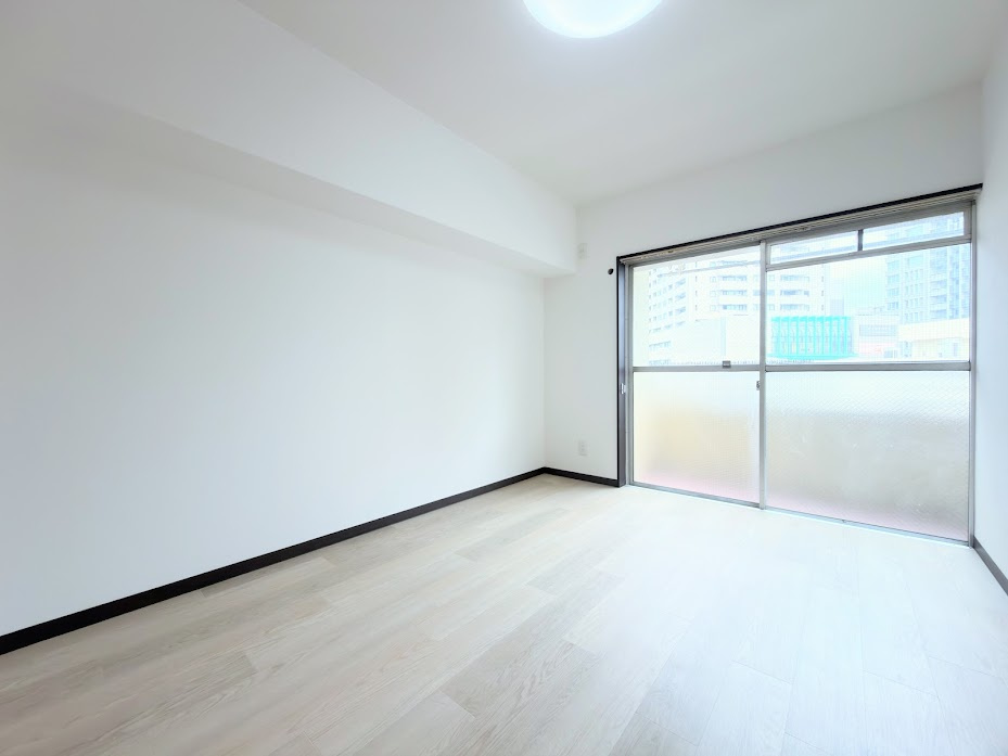 ◆気持ちの良い風が室内へ入り込む居室。家具を配置しても広々ご利用いただけます！！