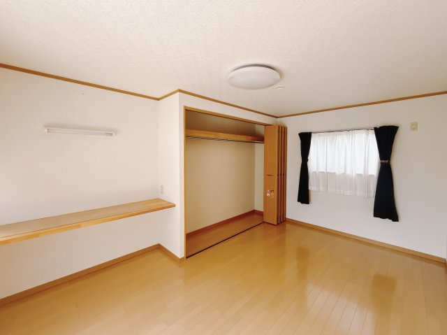 ■1階洋室｜各居室には収納をご用意しています♪常にお部屋を綺麗に保てます！小さなお子様も自然とお片付けができるようになるのでうれしいですよね！