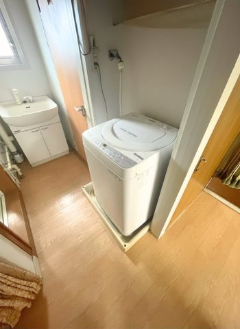室内洗濯機置場があります。　AI加工で家財等を消しております。