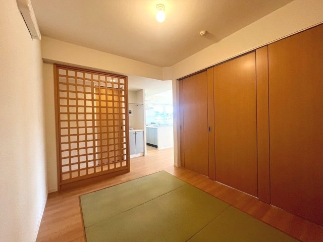 リビングすぐ横の畳敷きのお部屋