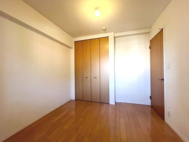 北側5.1帖洋室、クローゼットあり