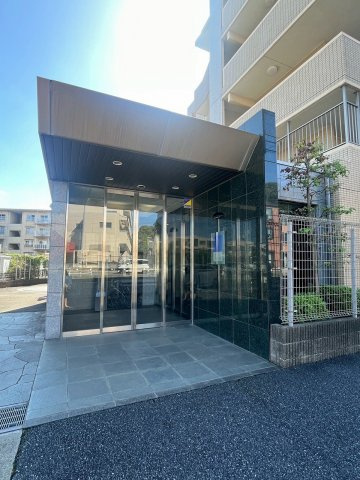 マンションエントランス部分、オートロックで安心です