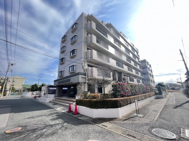 東武スカイツリーライン「武里」駅徒歩10分！オートロック付きで安心！角部屋、3LDK、南東向きで日当たりは良好です！バルコニーは2か所あり洗濯物は沢山干せます！お気軽にお問い合わせください！
