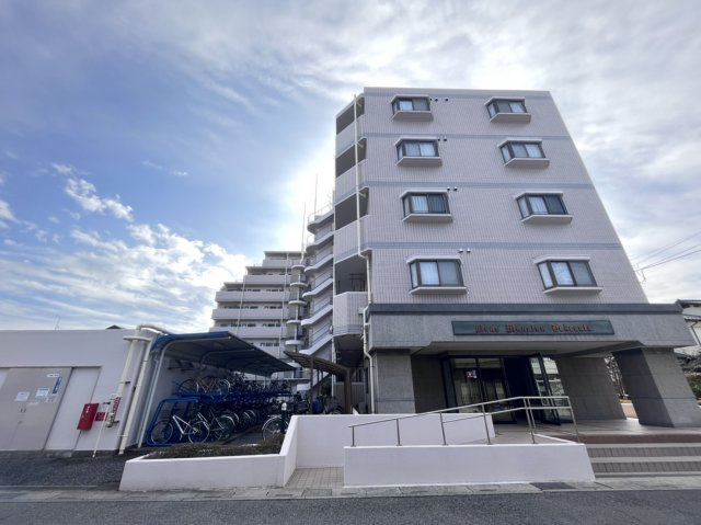 東武スカイツリーライン「武里」駅徒歩10分！オートロック付きで安心！角部屋、3LDK、南東向きで日当たりは良好です！バルコニーは2か所あり洗濯物は沢山干せます！お気軽にお問い合わせください！