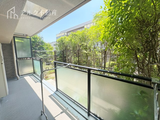 専用庭につながる南向きのバルコニー！