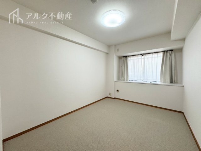 北西側洋室約6.1帖