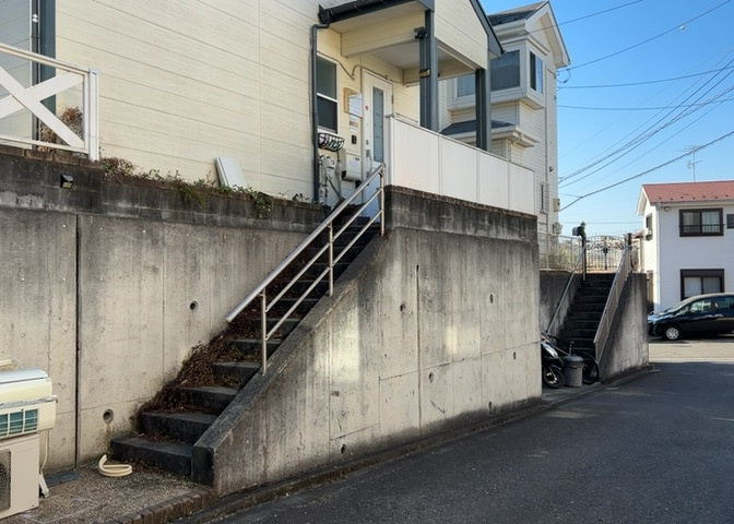 隣家の土地はどうなっているのか、生活利便施設が近くにあるのか、学校まで近いかなど、お客様のライフスタイルにあわせたイメージが重要です。また、近くにあると困る施設が近くにないかも確認するといいでしょう。