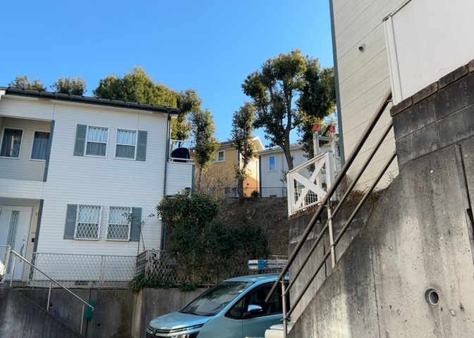 土地の地勢が高台の場合、景色を綺麗にみることができ、景色にこだわってお家探ししている方におすすめです！また平坦地よりも風通しがいいというメリットがあります。デメリットもあるので是非現地でご確認下さい。