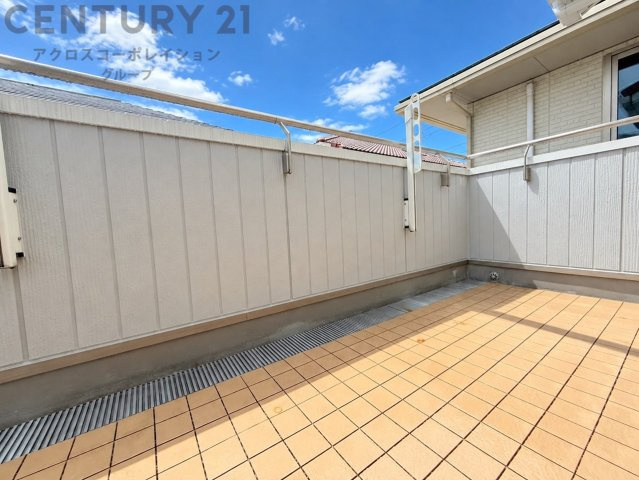 陽当りがよく開放的なバルコニーです。