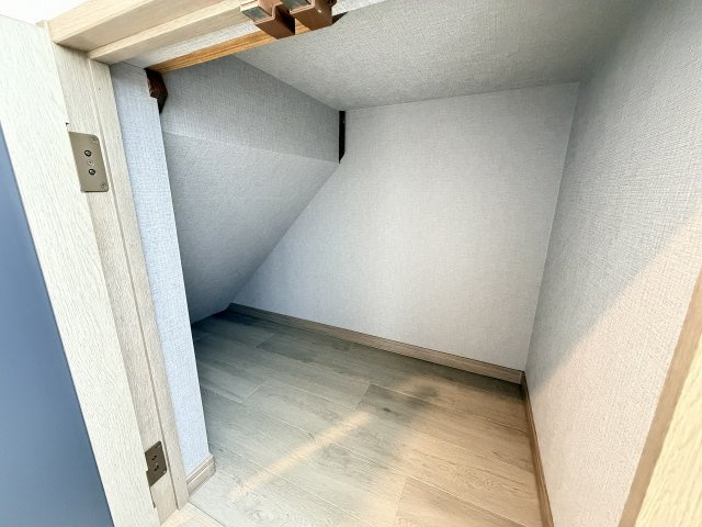 1F洋室4.5帖　階段下収納付