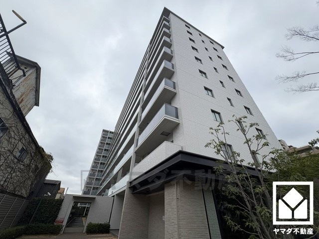 リビングにも収納スペースがあり、住空間を広々お使いいただけます。日用品のストックなどもすっきり片付きます。