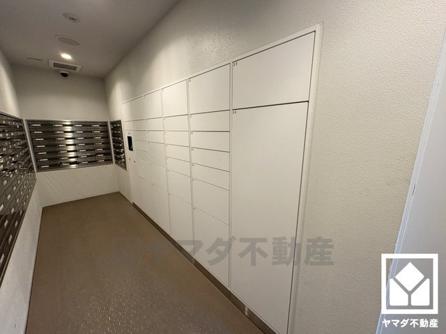 宅配ボックスを完備しています。留守でも安心、荷物の受け取りをスムーズに。
