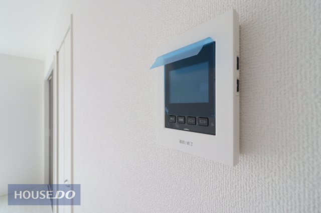 【TVインターホン】カラーの録画機能付きで、不在時の来訪者も確認可能。防犯上はもちろん、お届け物などの把握にも便利！