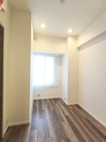 【洋室約4.5帖】　どのお部屋にも窓があり、明るく過ごしやすい空間となっています。