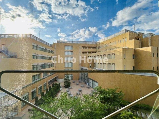 大規模修繕工事中でせっかくの眺望がわかりづらいですが5階部分の南東向き角部屋ですので良好なんです