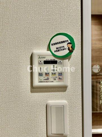 【浴室乾燥機】暖房・冷風・換気・乾燥が可能です。毎日を快適に過ごせるうれしい機能が揃っています。雨の日の洗濯物も安心です。