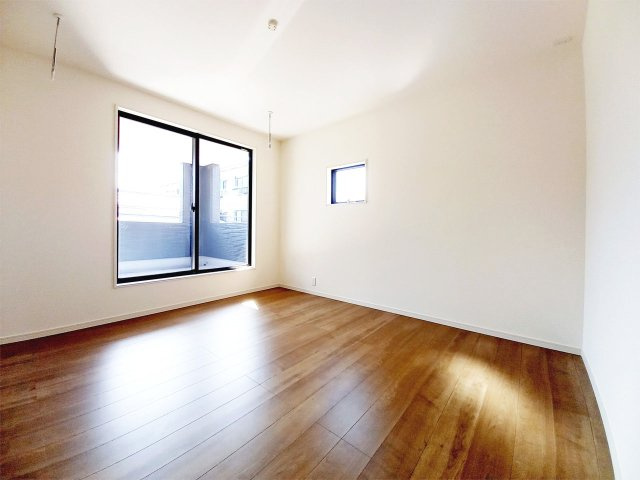 2階7.2帖の洋室彡バルコニーに面した明るいお部屋です！WIC完備