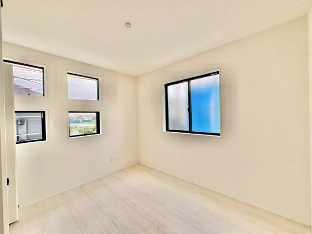 洋室5.2帖・収納付きで、お部屋がすっきり片付きます。