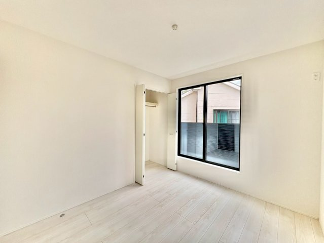 洋室5.2帖・収納付きで、お部屋がすっきり片付きます。