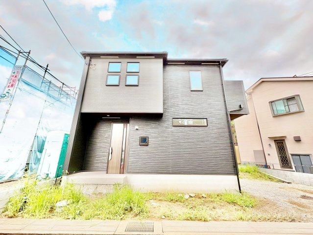3号棟　広々とした19帖のリビング空間！全居室に収納がある4LDK！キッチン・洗面・浴室がまとまった水回り動線で、家事の移動もスムーズです！駐車スペース2台可(車種による)！