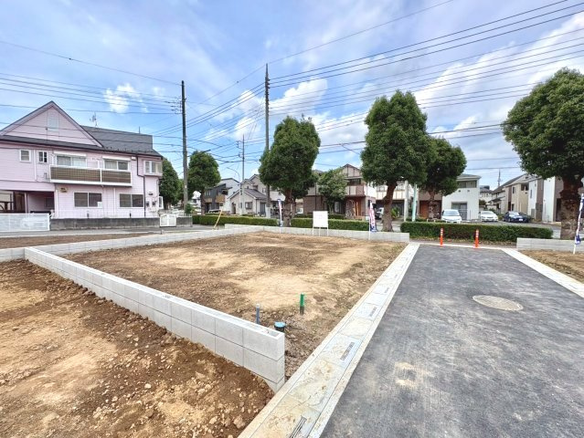 全10区画　　間取り・外観・設備まで自由にプランニング可能。暮らし方に合わせた住まいをご提案できます。花田小学校まで徒歩約4分(270ｍ)、毎日の通学がしやすい住環境です。