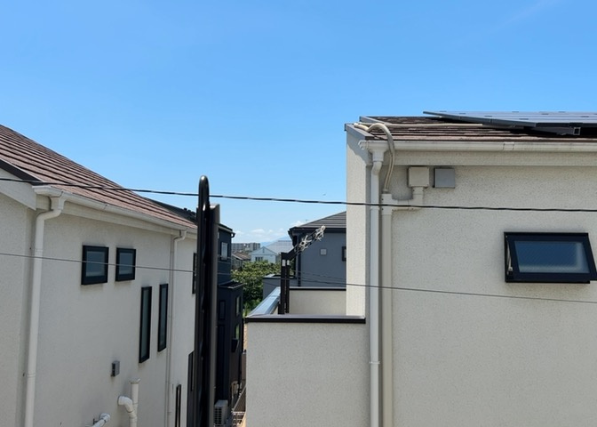 眺望を気にして物件を探す場合、前面に建物が建っていないか現地で確認しましょう！前面に建物があると景色はもちろん、日当たりや風通しにも影響が出てきます。住んだ時のことを想像しながら現地見学をしましょう。