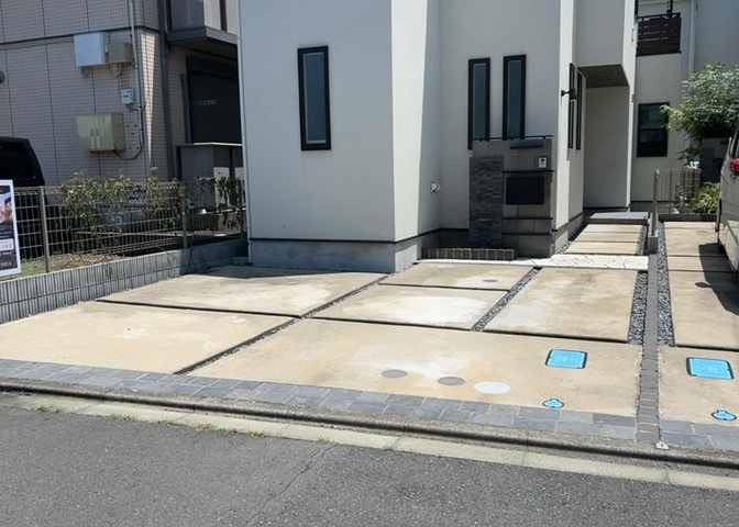駐車場と明記されていても、最小スペースでつくられた駐車場だと大型車は駐車できなかったり、出入りしにくくなったりする可能性があります。お車のサイズと購入したい物件の駐車場のサイズを現地で確認しましょう。