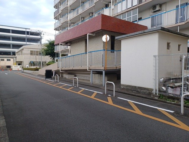 マンションのエントランスには、もともと風よけや防犯の役割がありますが、マンションによって宅配ボックスなどの設備が備わっている所もあります。日々の生活をイメージしながら生活しやすさをチェックしましょう。
