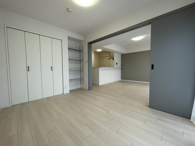 各部屋に収納設備を完備　