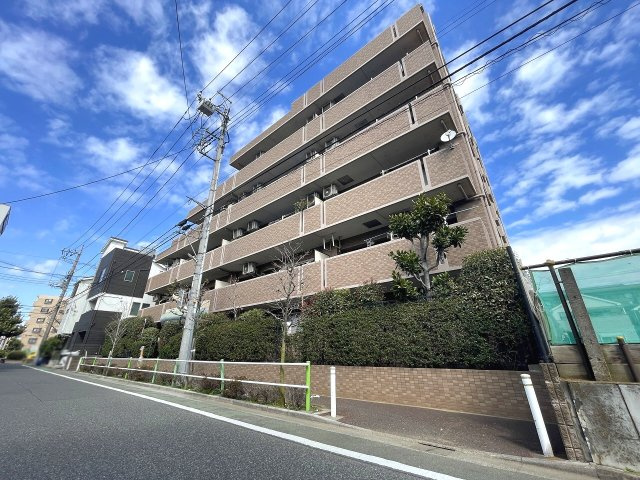 自然に囲まれた閑静な住宅街に立地　